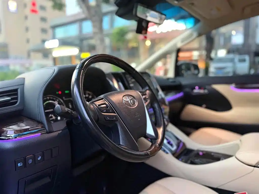 Toyota Alphard 2021 — фото 11