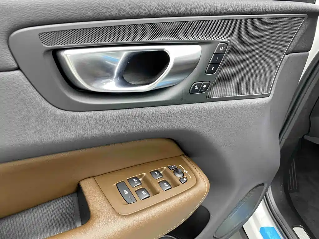 Volvo XC60 2024 — фото 16