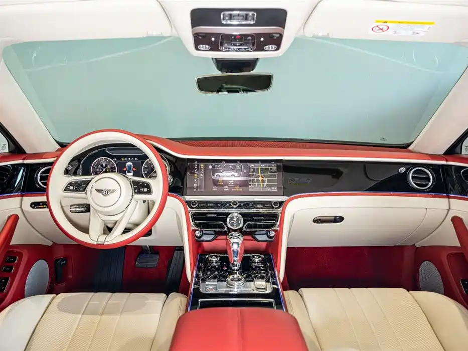 Bentley Flying Spur Plug-In Hybrid 2024 — фото 11