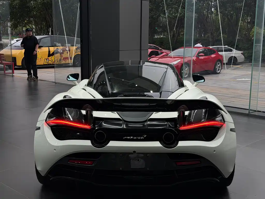 McLaren 720S 2018 — фото 12