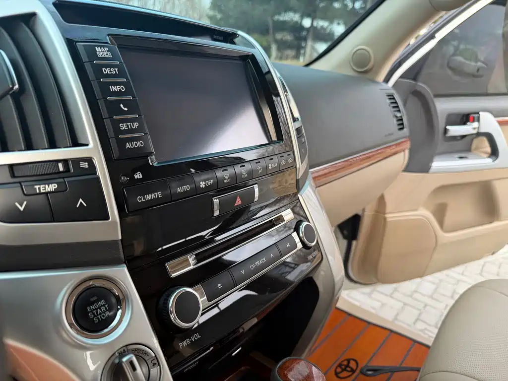 Toyota Land Cruiser 2013 — фото 19