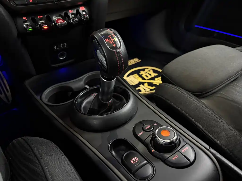 MINI JCW Countryman 2018 — фото 11