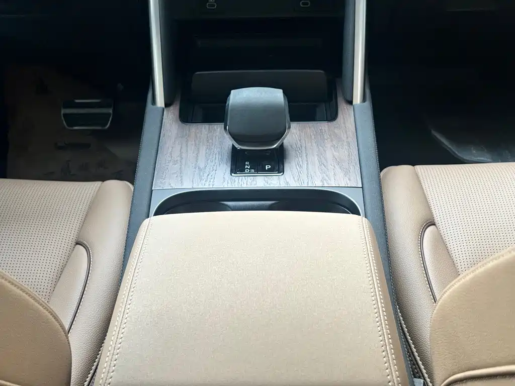 Land Rover Discovery Sport 2023 — фото 14