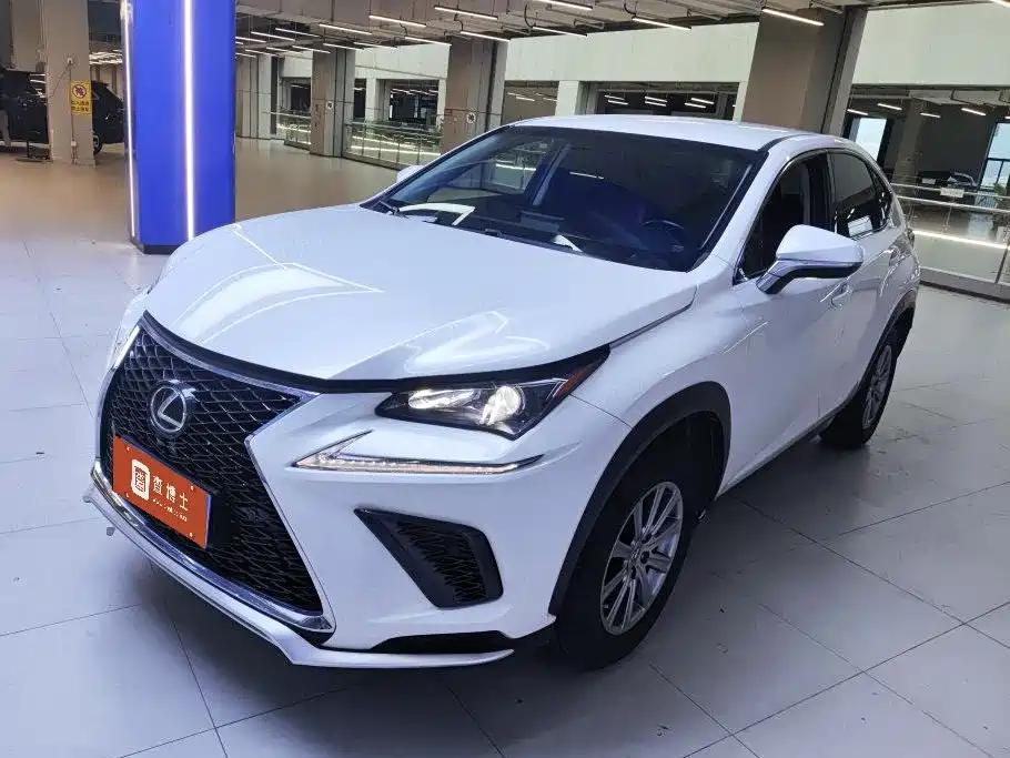 Lexus NX 2017 — фото 1