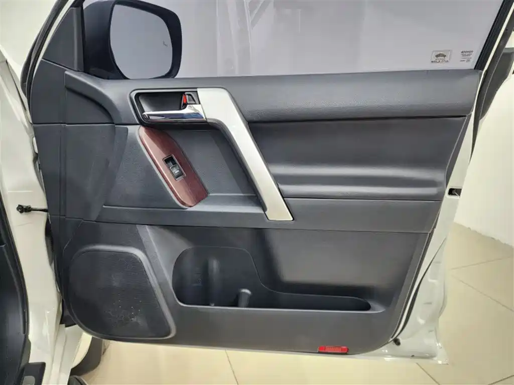 Toyota Prado 2016 — фото 12