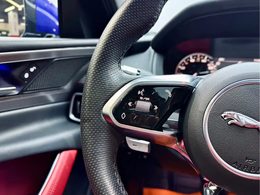 Jaguar XEL 2021 — фото 19