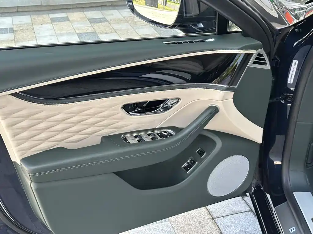 Bentley Flying Spur 2022 — фото 23