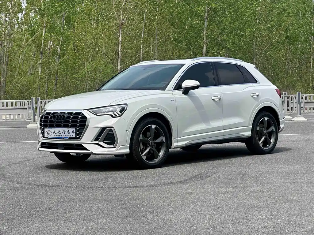Audi Q3 2021 — фото 1