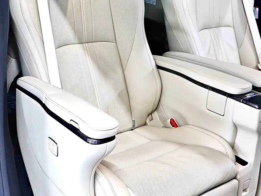 Toyota Alphard 2021 — фото 18