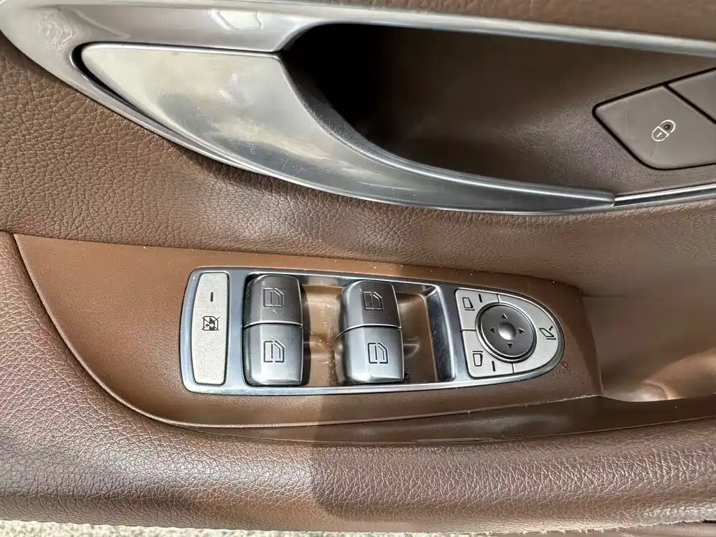 Mercedes-Benz E-Class 2021 — фото 13