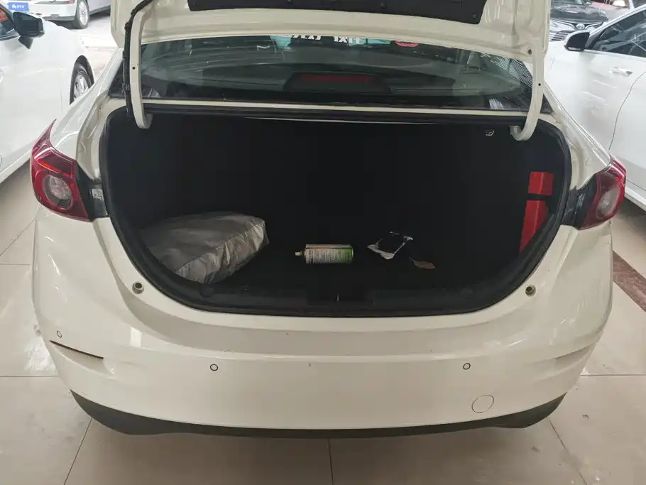 Mazda 3 Axela 2015