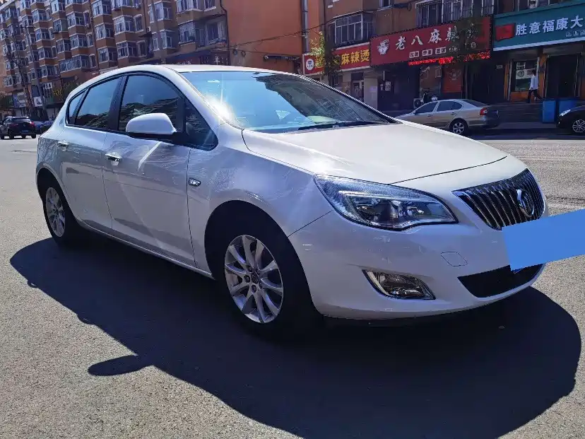 Buick Excelle 2013 — фото 3