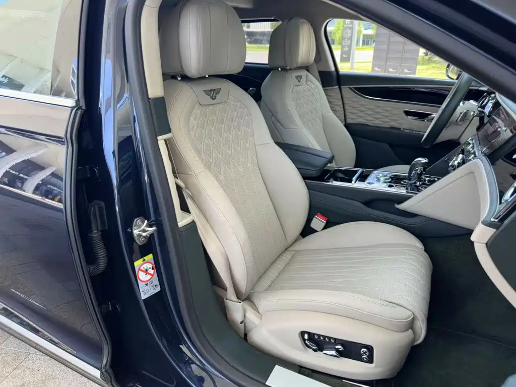 Bentley Flying Spur 2022 — фото 12
