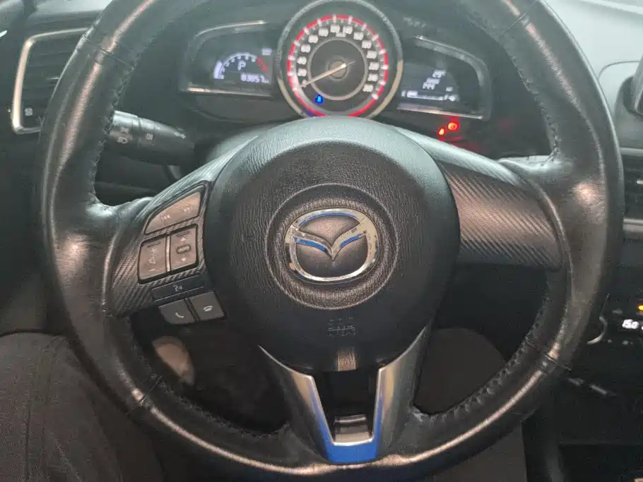 Mazda 3 Axela 2015 — фото 15