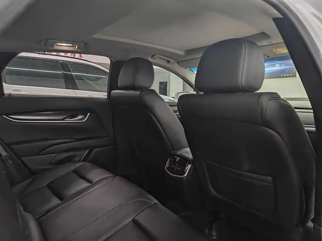 Cadillac XTS 2018 — фото 14