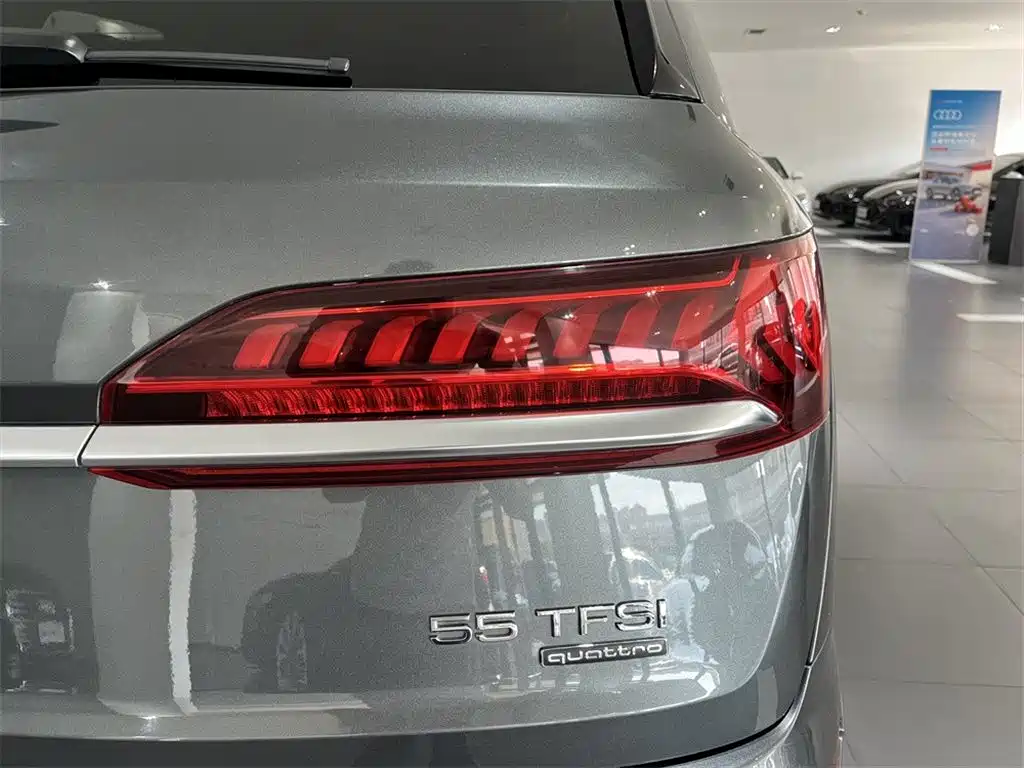 Audi Q7 2023 — фото 15