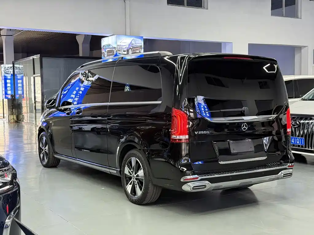 Mercedes-Benz V-Class 2022 — фото 14