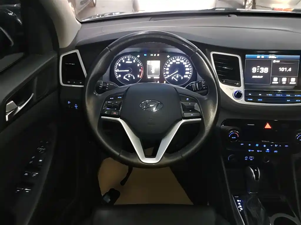 Hyundai Tucson 2018 — фото 11