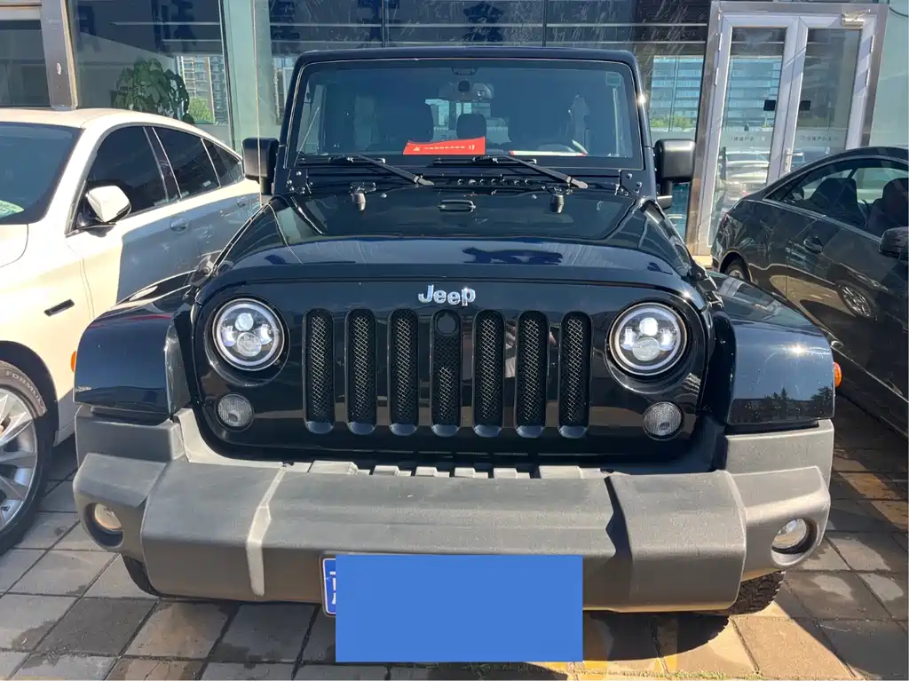 Jeep Wrangler 2015 — фото 2