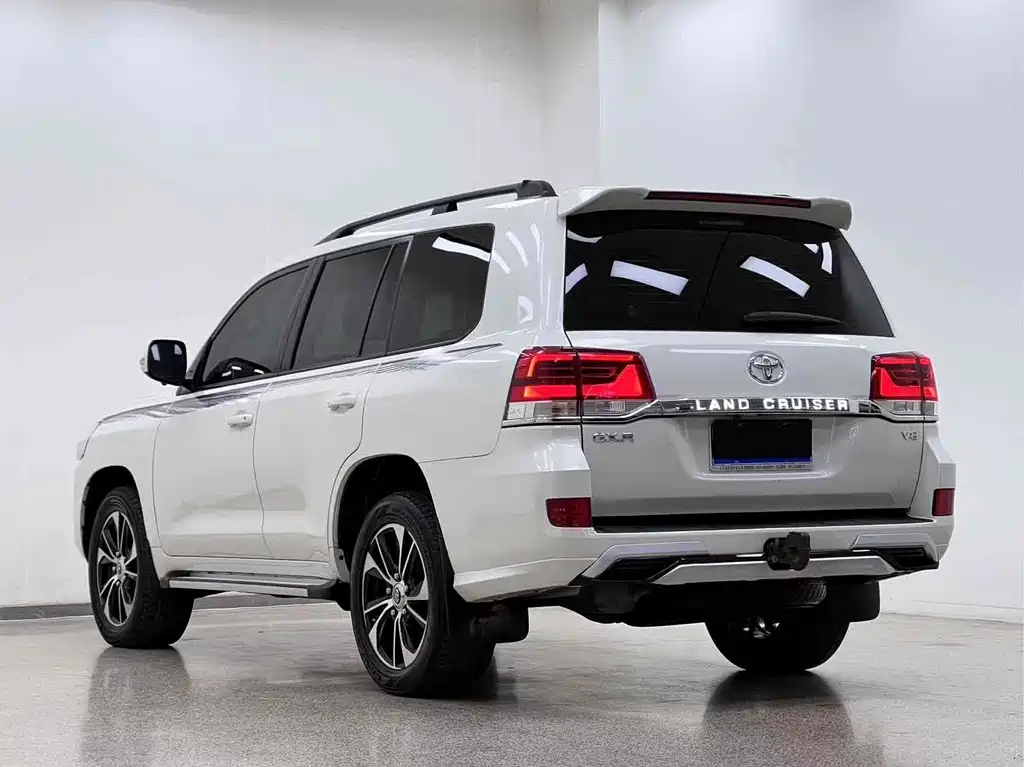 Toyota Land Cruiser 2020 — фото 27
