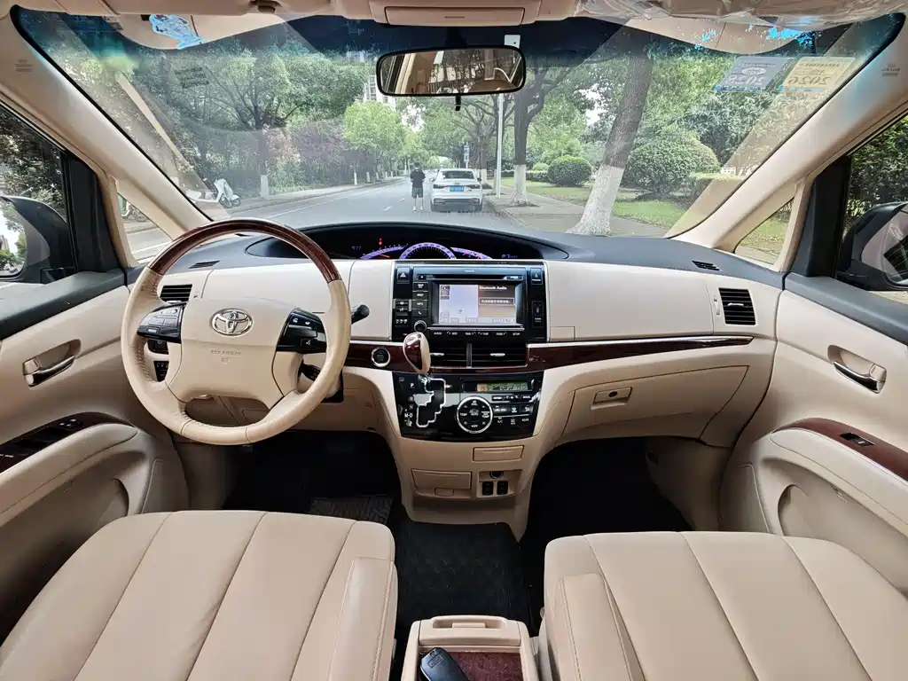 Toyota Previa 2018 — фото 10
