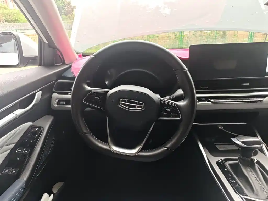 Geely Emgrand 2023