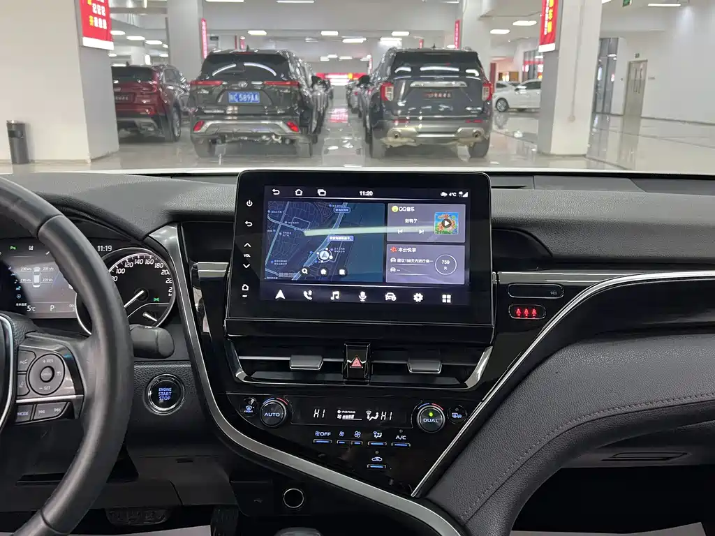 Toyota Camry 2023 — фото 11