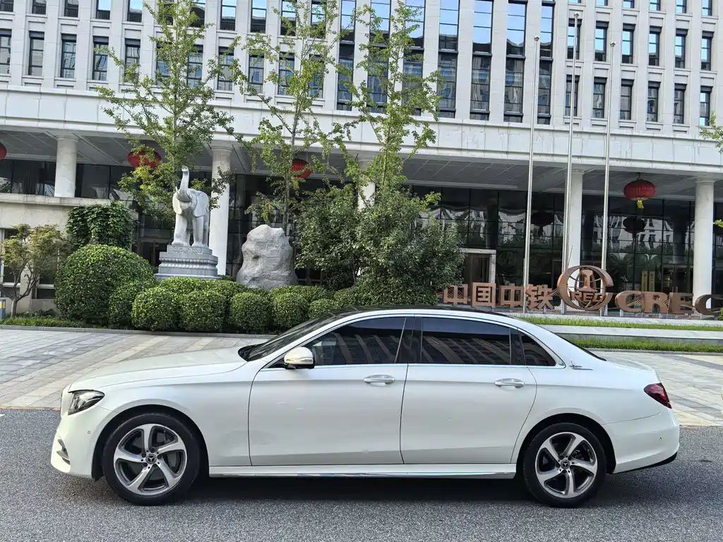 Mercedes-Benz E-Class 2018 — фото 9