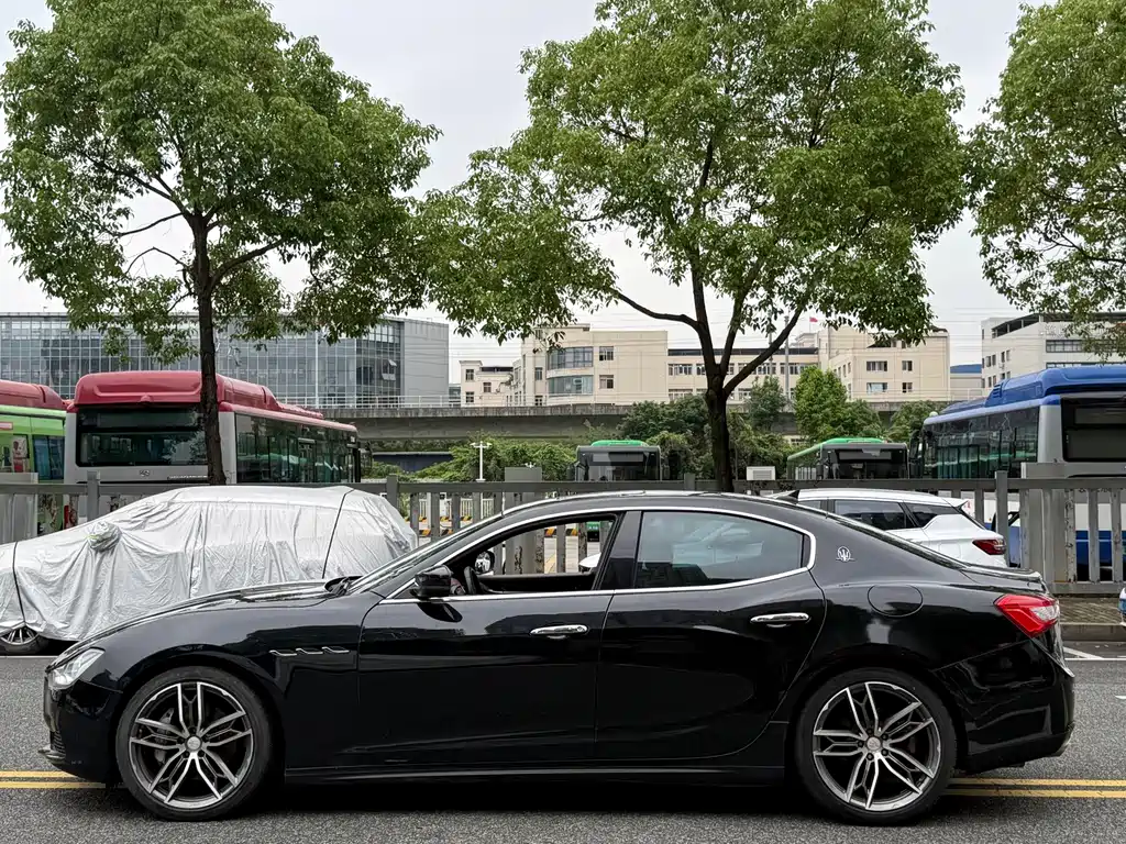 Maserati Ghibli 2017 — фото 8