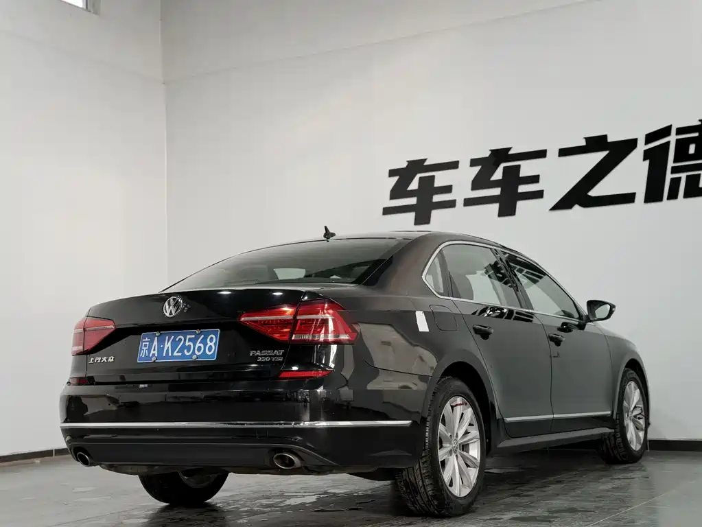 Volkswagen Passat 2017 — фото 18