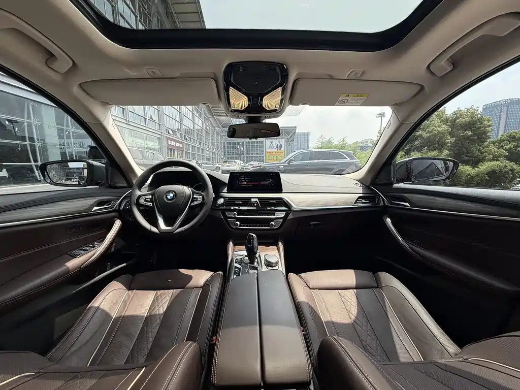 BMW 5 Series New Energy 2019 — фото 14