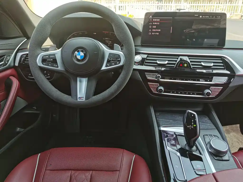 BMW 5 Series 2022 — фото 17