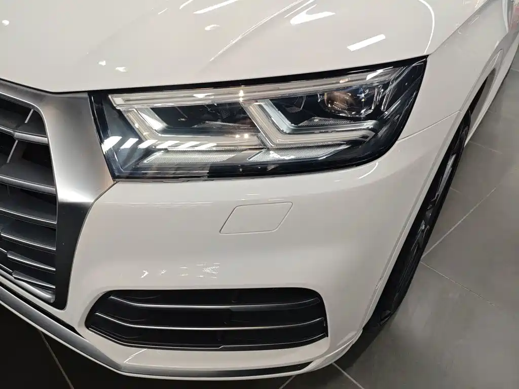 Audi Q5L 2020 — фото 18