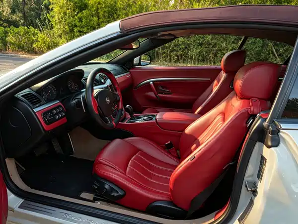 Maserati Grancabrio 2012