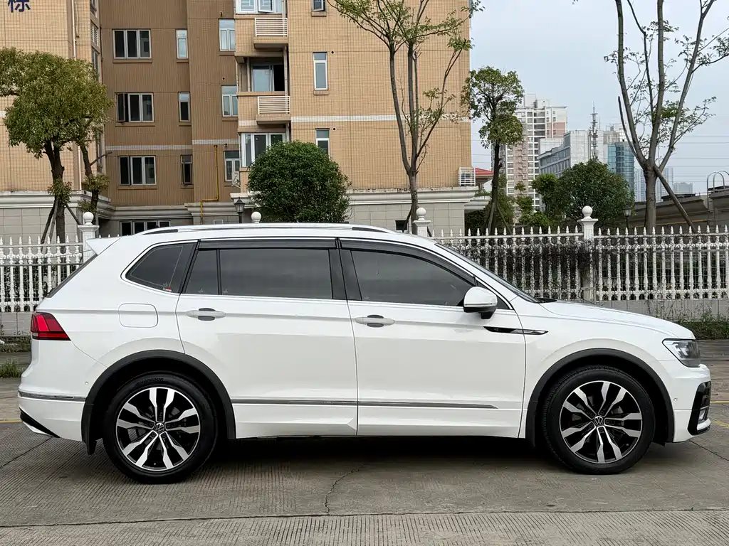 Volkswagen Tiguan L 2020 — фото 7