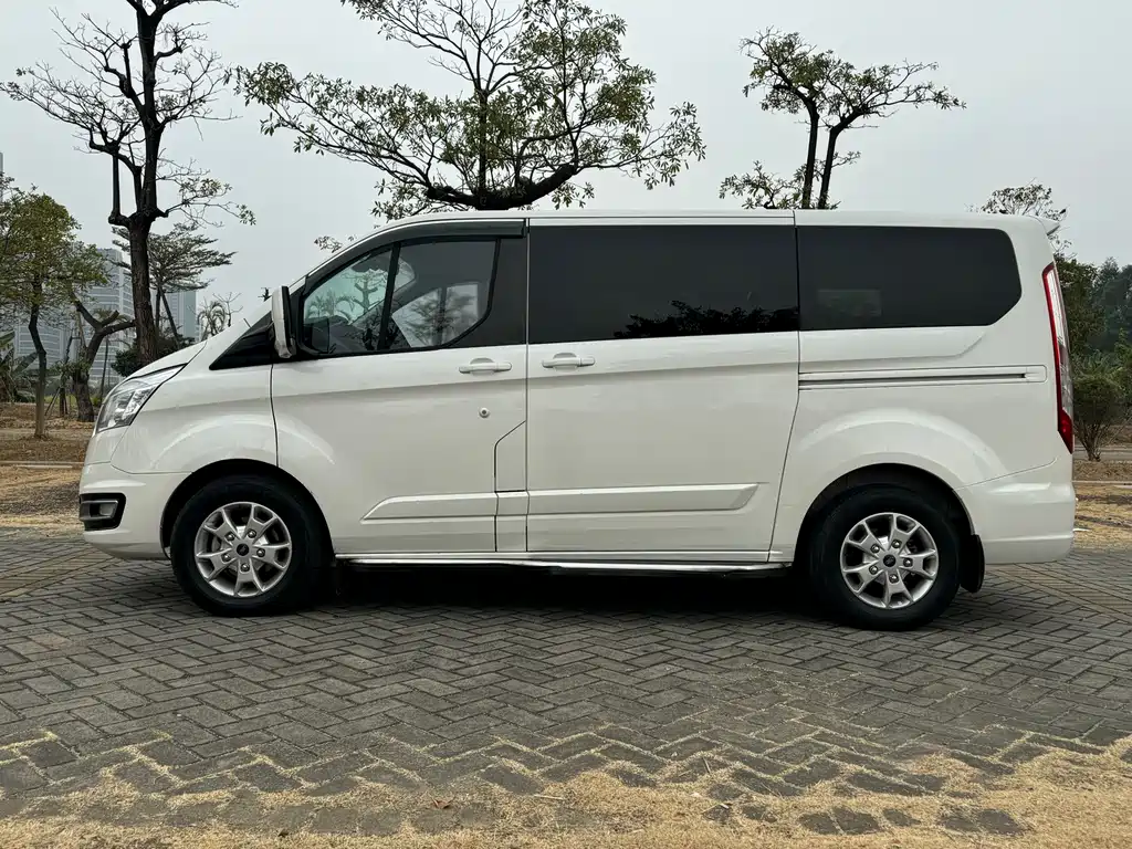 Ford Tourneo 2021 — фото 3