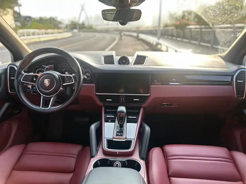 Porsche Cayenne 2018 — фото 14