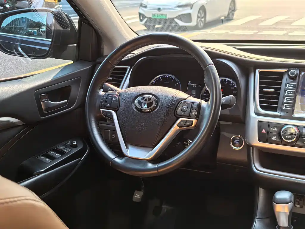 Toyota Highlander 2020 — фото 10