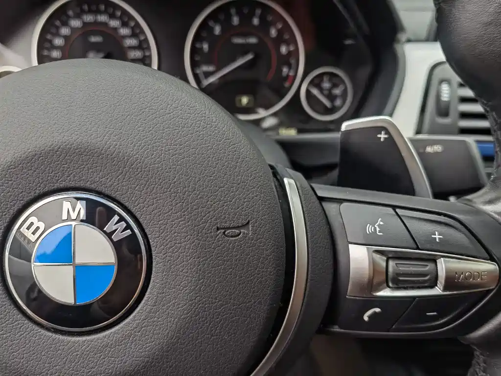 BMW 3 Series 2019 — фото 14