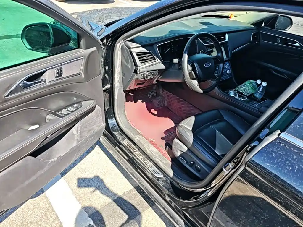 Ford Taurus 2019 — фото 16