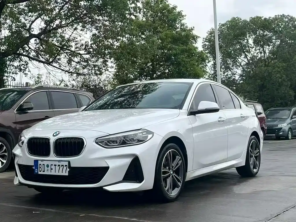 BMW 1 Series 2023 — фото 1