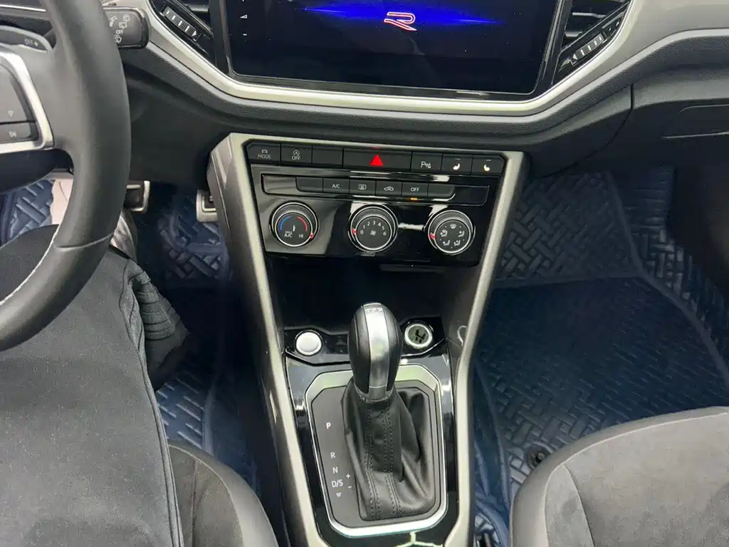 Volkswagen T-Roc 2023 — фото 16