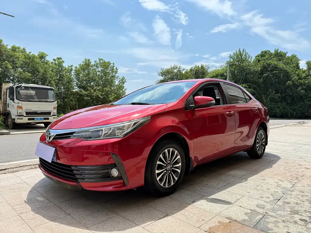 Toyota Corolla 2018 — фото 1