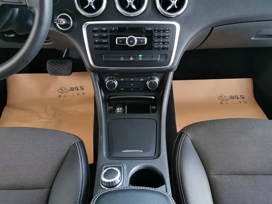 Mercedes-Benz A-Class 2016 — фото 16