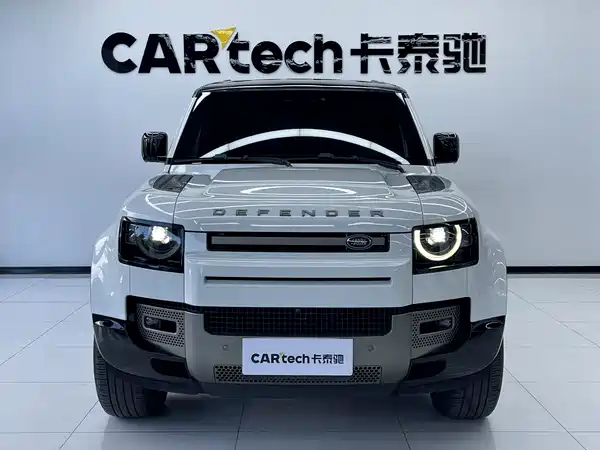 Land Rover Defender 2024
