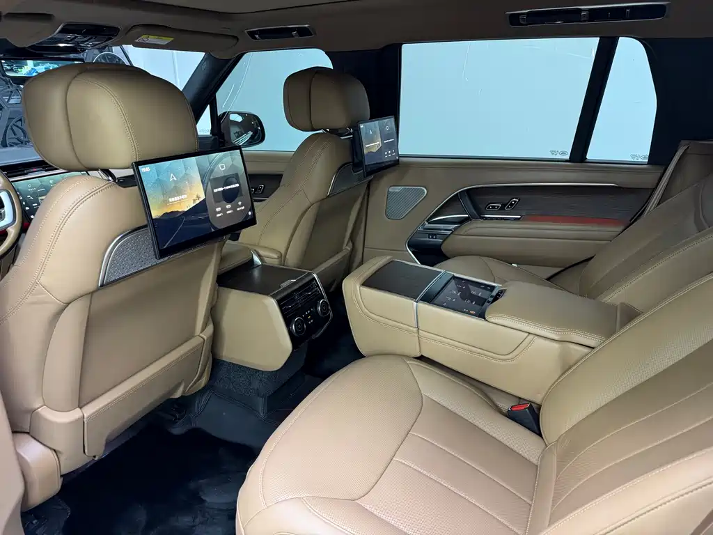 Land Rover Range Rover 2023 — фото 10