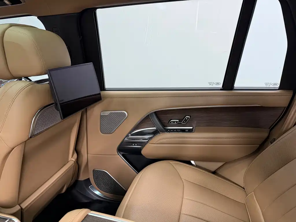 Land Rover Range Rover 2023 — фото 15