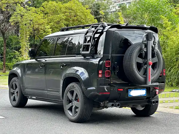 Land Rover Defender 2023