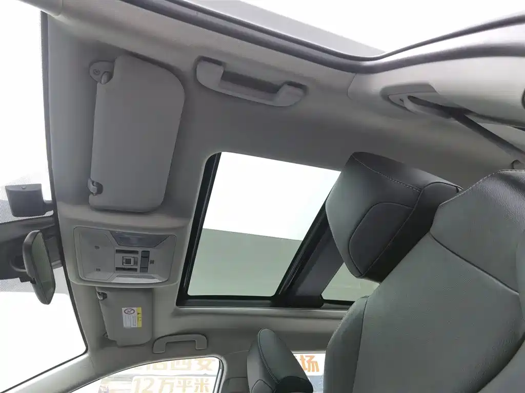 Toyota RAV4 2023 — фото 14