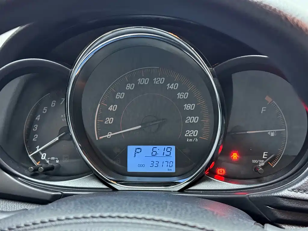 Toyota Yaris L 2020 — фото 12